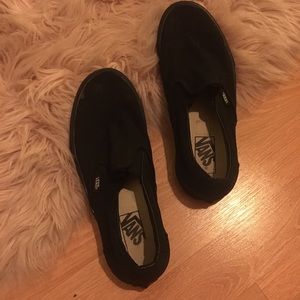 All black canvas vans